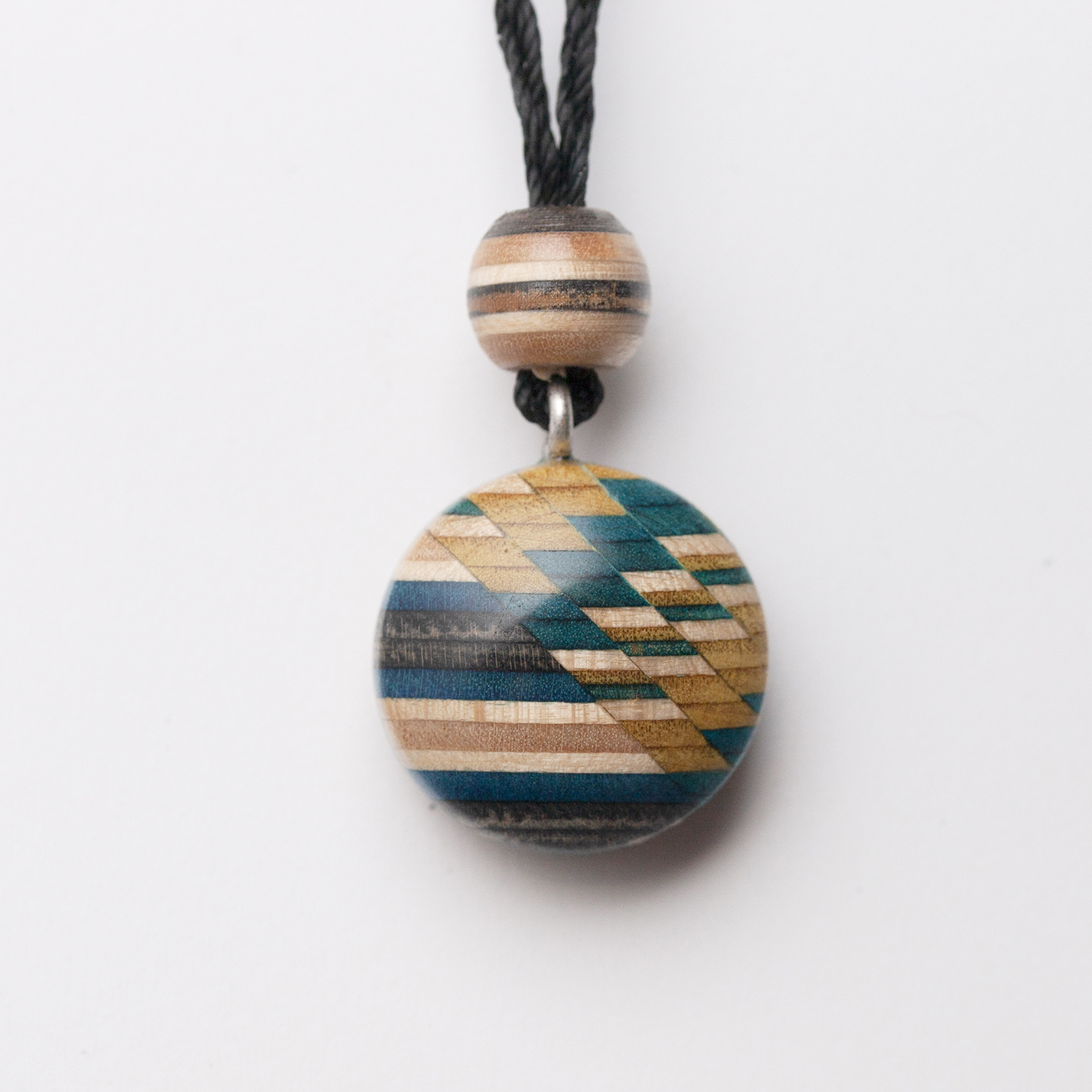 Necklace Spheroid 4