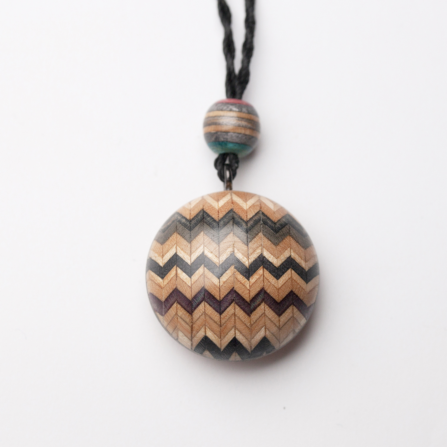 Necklace Spheroid 6